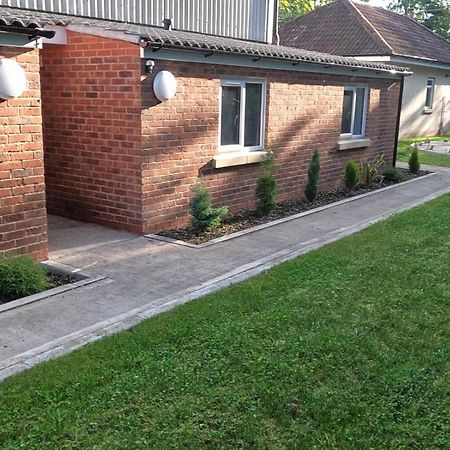 Two Birds Weekly Stay Malmesbury Eksteriør bilde